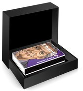 Het boek Facing Charlie in een zwarte luxe geschenkdoos.