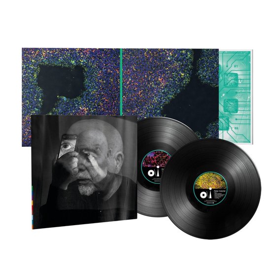 Peter Gabriel i/o dubbel-lp met zwart-wit hoes van een gezicht en kleurrijke abstracte kunst op de platenlabels.