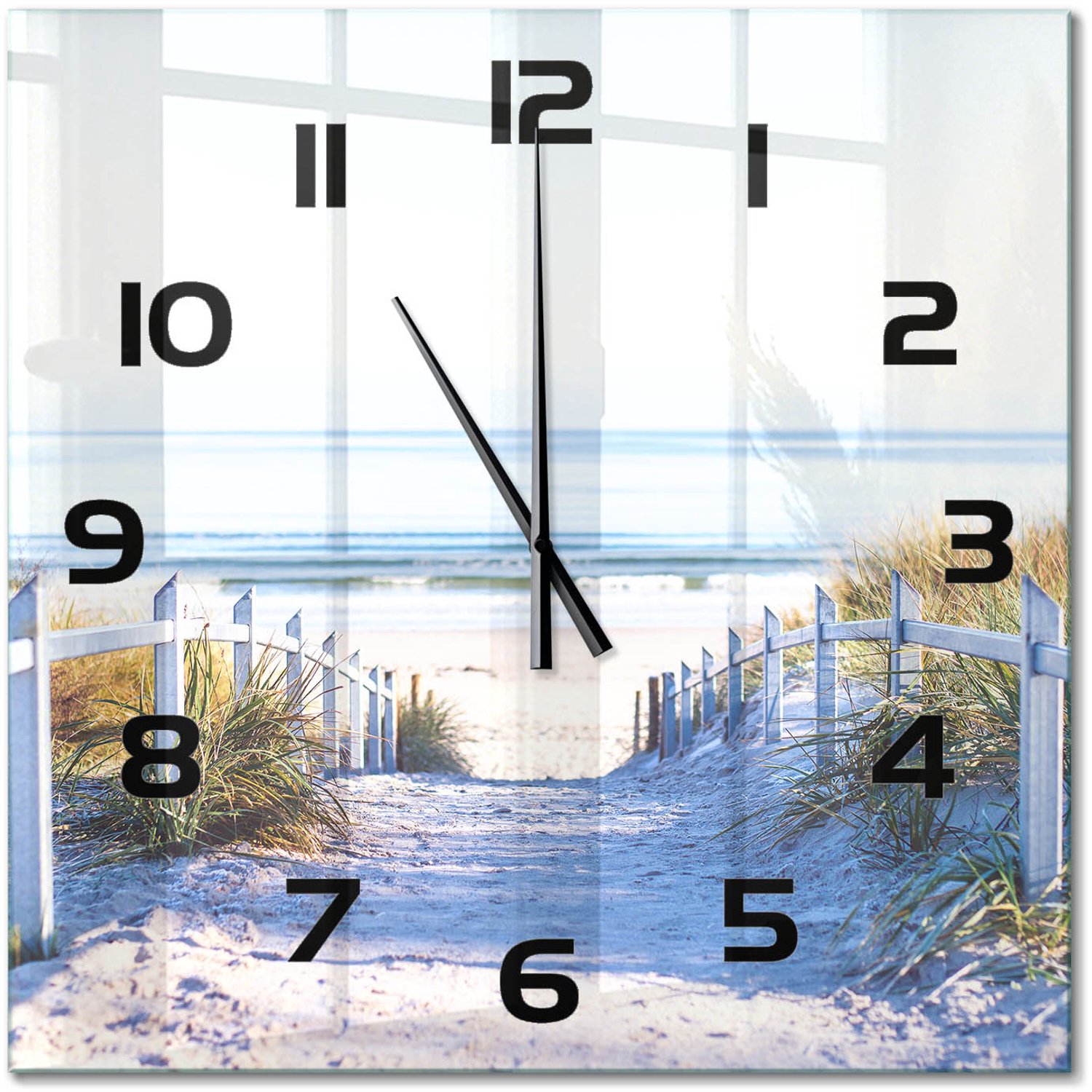 TULUP Wandklok - Kustduinen Wandklok Glas Decoratie - 60x60 cm - Beige Gekleurde Glazen Klok - Zwarte handen - Vierkante Klok - Klok Glas Met Opdruk - Moderne Wandklok Glas