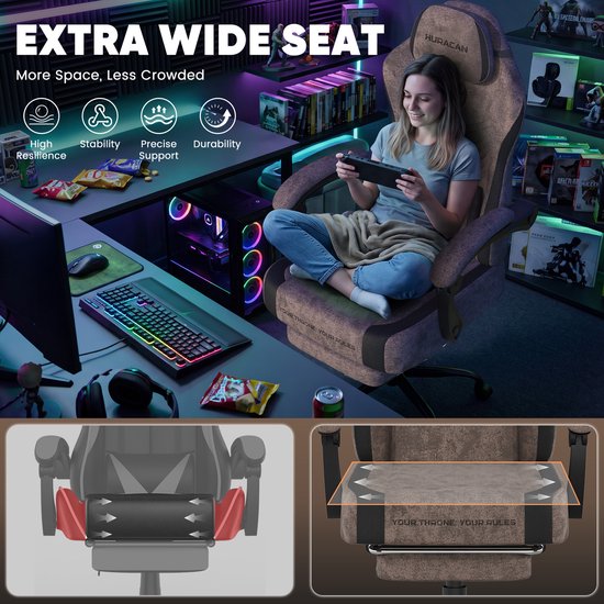 Extra brede bruine gamingstoel met een gebruiker die comfortabel zit met de benen opgetrokken.