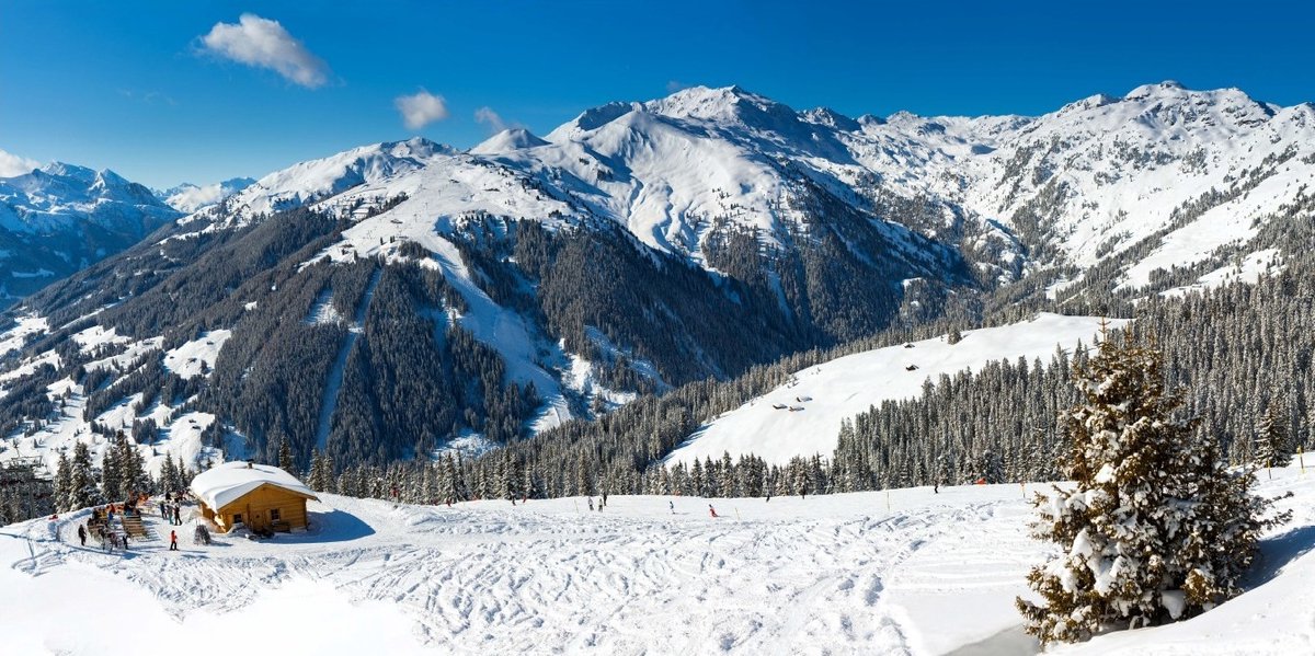 My Village | Achtergronddoek wintersport | 150 × 75 cm