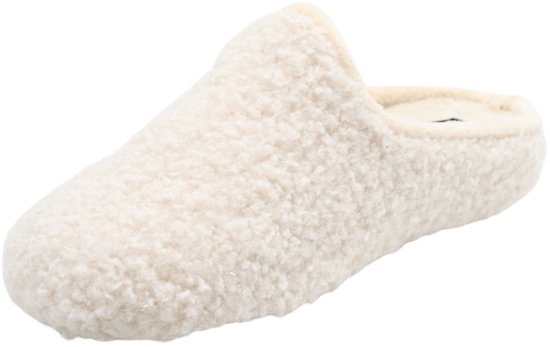 Crèmekleurige teddy pantoffel op een witte achtergrond.