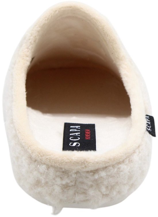 Crèmekleurige teddy pantoffel, van voren gezien met Scapa label.