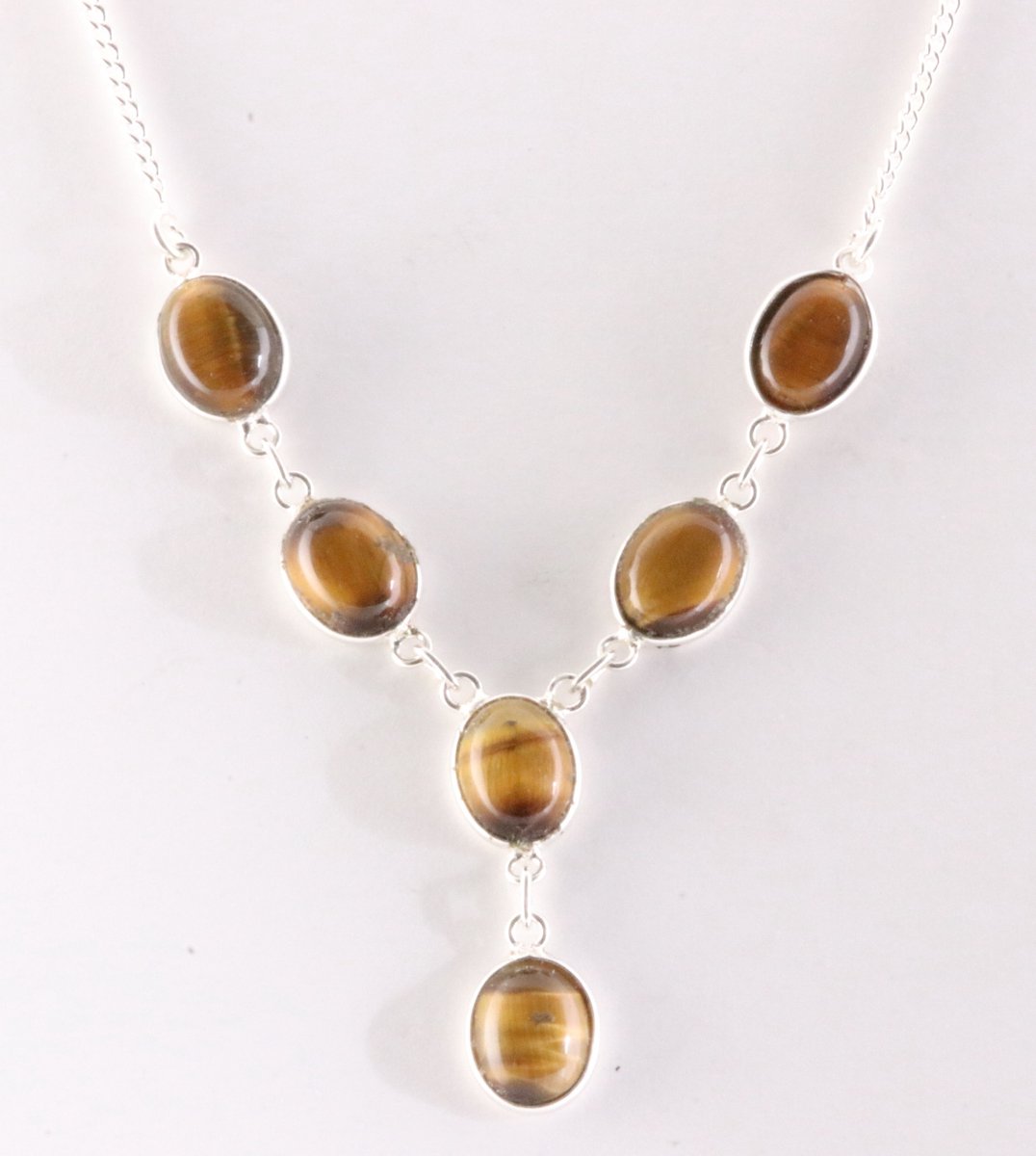 Zilveren ketting met tijgeroog