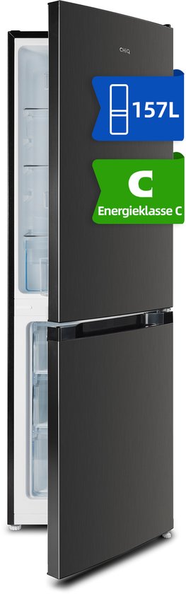 Zwarte CHiQ koel-vriescombinatie met open deur. 157L inhoud en energielabel C.
