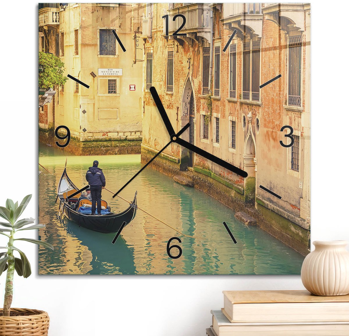 ArtPrintCave Beige Glazen Klok - 30x30 cm - Wandklok Vierkant - Kanaal Van Venetië Stille Wandklok - Architectuur Wandklok Keuken - Zwarte Klokwijzers