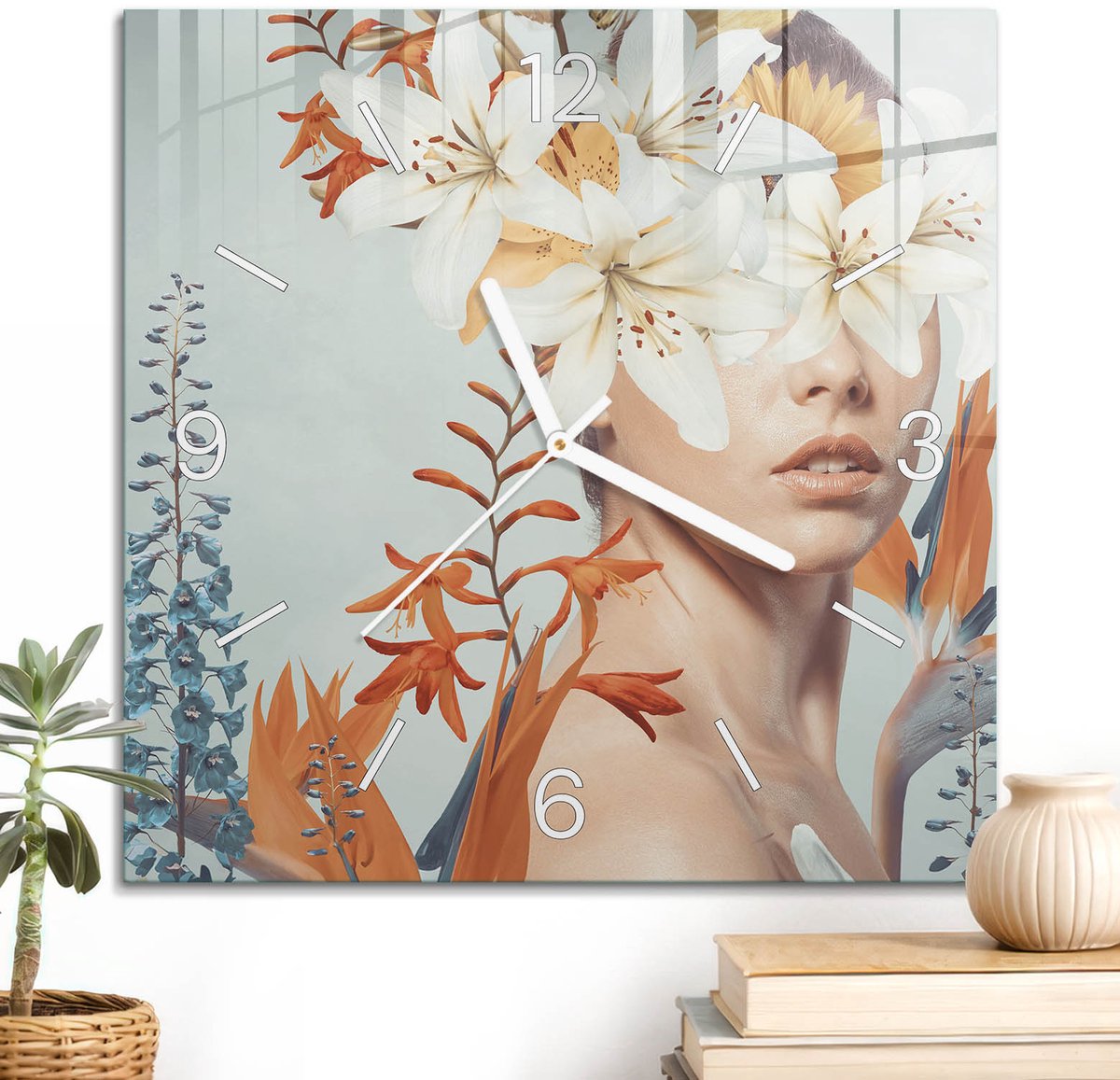 ArtPrintCave Beige Glazen Klok - 30x30 cm - Wandklok Vierkant - Bloemen Surrealisme Wandklok Keuken - Bloemen En Planten Unieke Klok - Witte Klokwijzers