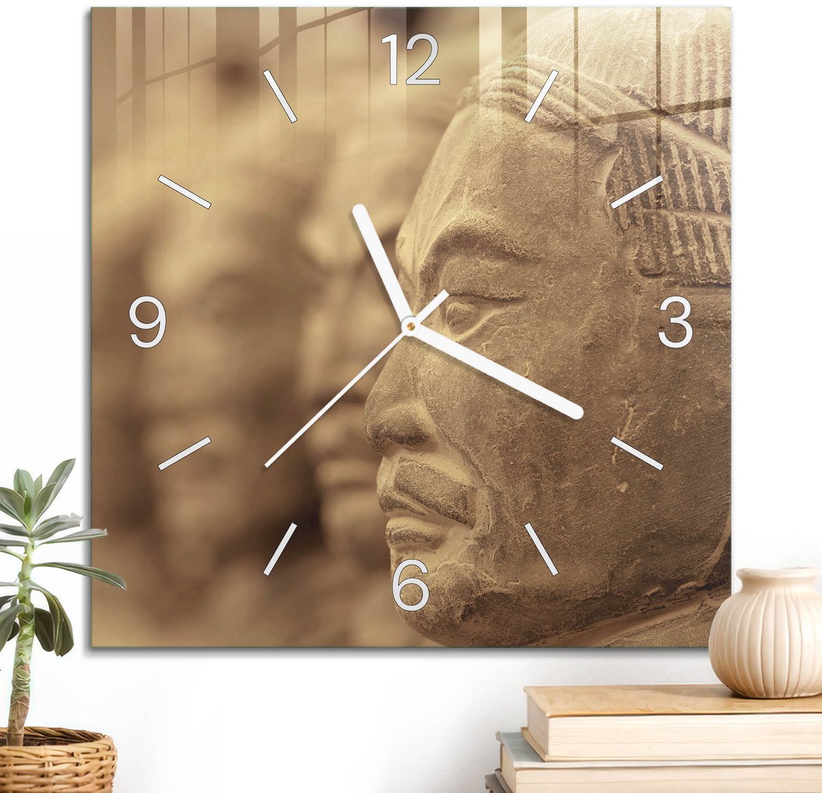 ArtPrintCave Bruin Glazen Klok - 30x30 cm - Wandklok Vierkant - Historische Sculpturen Unieke Klok - Geschiedenis Stille Wandklok - Witte Klokwijzers
