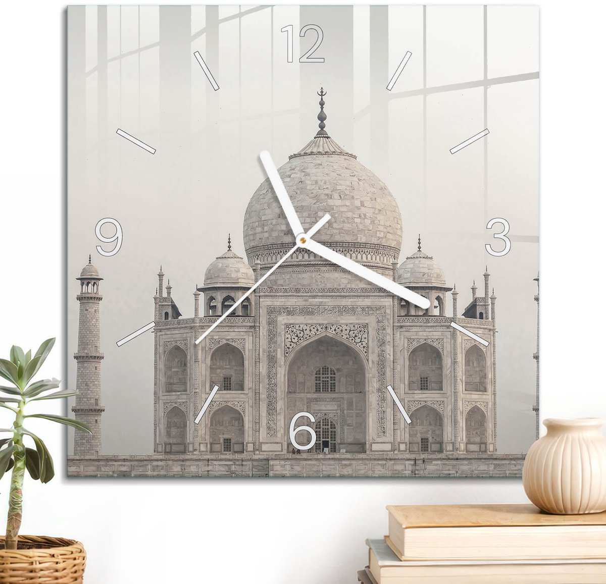 ArtPrintCave Beige Glazen Klok - 30x30 cm - Wandklok Vierkant - De Elegantie Van Architectuur Stille Wandklok - Kunst Wandklok Keuken - Witte Klokwijzers