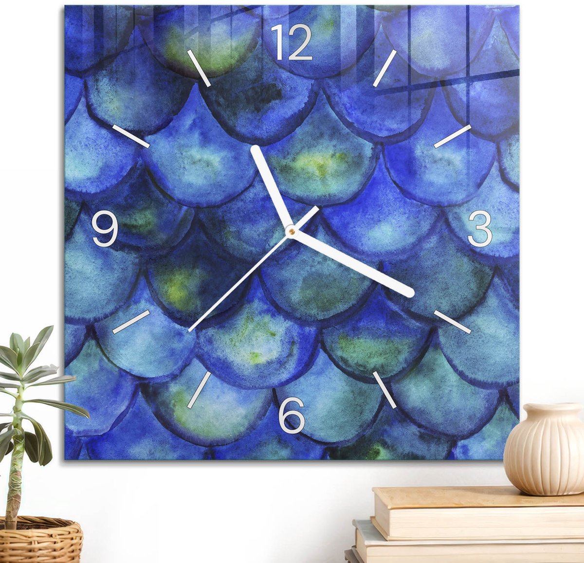 ArtPrintCave Blauw Glazen Klok - 30x30 cm - Wandklok Vierkant - Zeeschubben Wandklok Keuken - Abstractie Unieke Klok - Witte Klokwijzers