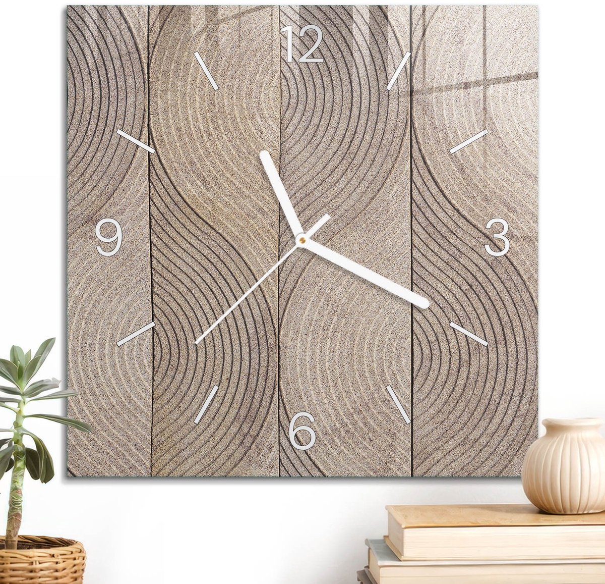 ArtPrintCave Beige Glazen Klok - 30x30 cm - Wandklok Vierkant - Geometrische Golven Stille Wandklok - Achtergronden En Patronen Wandklok Keuken - Witte Klokwijzers