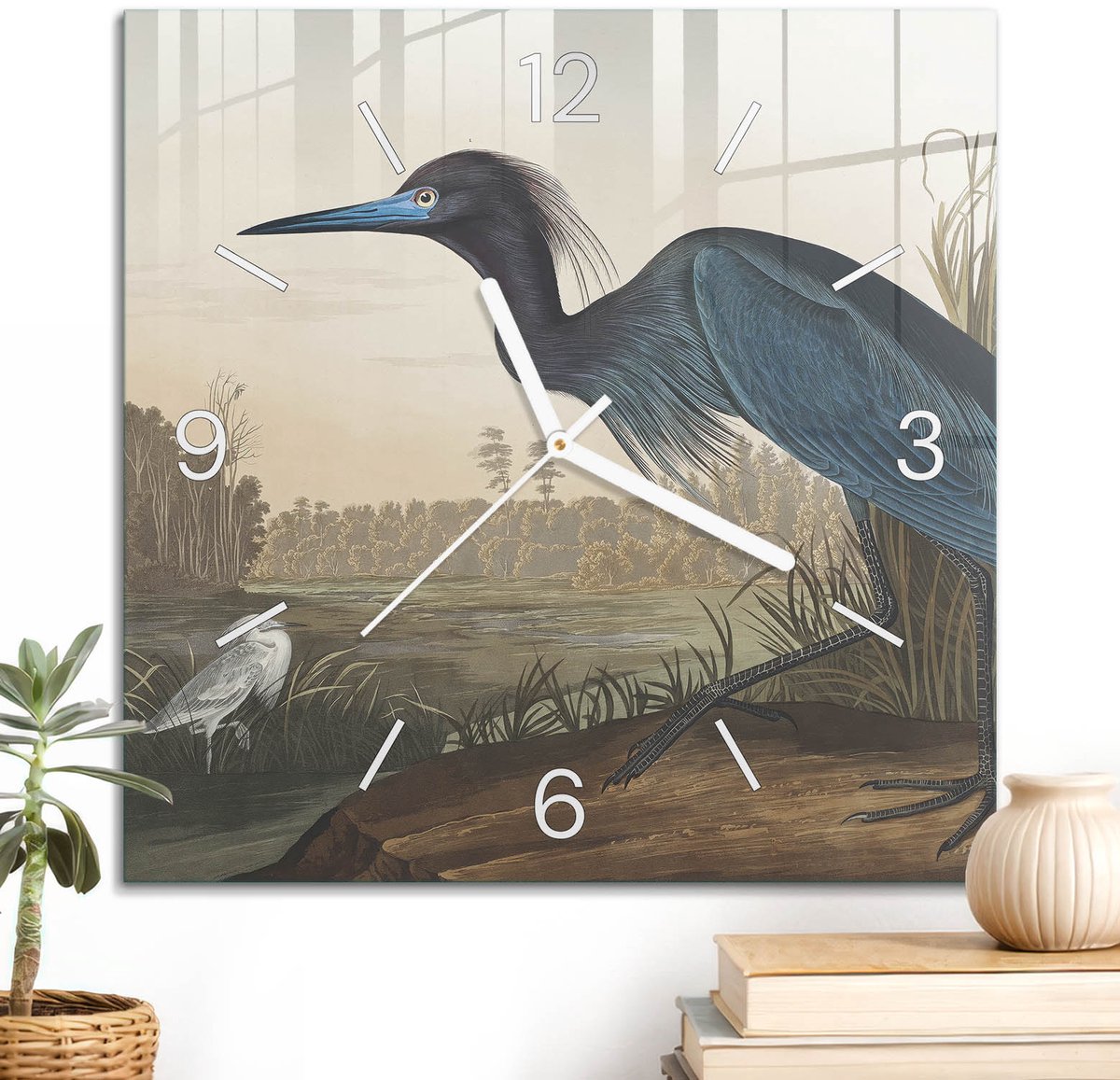 ArtPrintCave Blauw Glazen Klok - 30x30 cm - Wandklok Vierkant - Majestueuze Reiger Stille Wandklok - Natuur Wandklok Keuken - Witte Klokwijzers