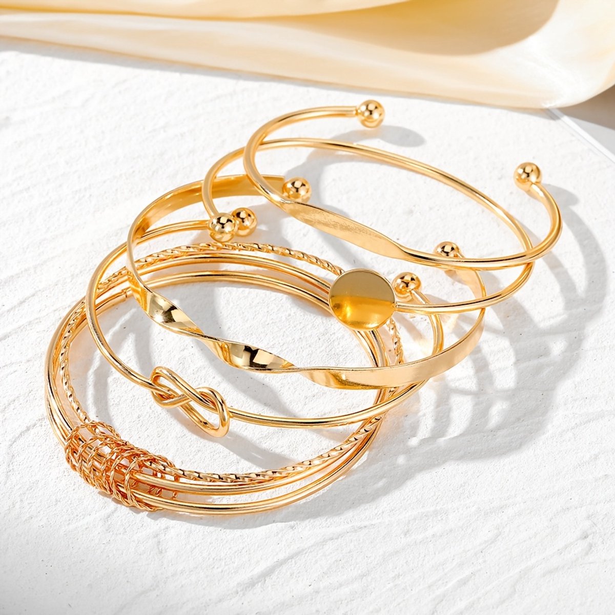 Sjika - Armbandenset Dames Goud – Gouden Armbanden Set – Meerdere Armbanden – Mix & Match Dames Sieraden – Cadeau voor Haar