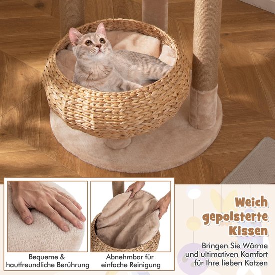 Beige kattenmand van gevlochten materiaal met een grijze kat, met details van het zachte kussen.