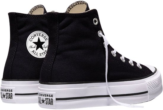 Zwarte Converse Chuck Taylor All Star Lift sneakers, achterkant met witte zolen en zwarte tekst.