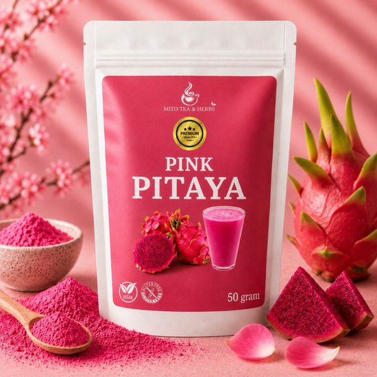 Verpakking 'Pink Pitaya' met pitaya fruit, gesneden pitaya, roze poeder, bloesemtak en een glas met roze drank. Tekst op verpakking: 'Pink Pitaya'.