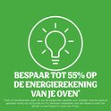 Groene afbeelding met een witte gloeilamp-icoon en de tekst: Bespaar tot 55% op de energierekening van je oven.