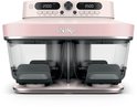 Lege roze Ninja airfryer met twee glazen schalen en zwart bedieningspaneel met instellingen aan de voorzijde.