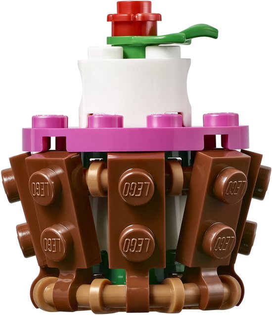 Een LEGO cupcake met bruine chocolade blokjes, roze rand en witte topping.