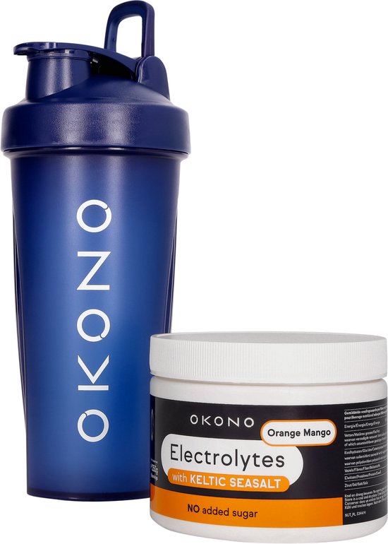 Blauwe OKONO shaker met waterdruppels en een pot OKONO Electrolytes Orange Mango, op zwarte achtergrond.
