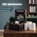 Zwarte Lanu labelprinter met geopende klep en drie rollen labels op een houten ondergrond.