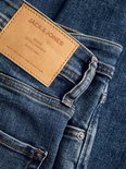 Detailopname van de riemlus en het leren merklabel 'JACK & JONES JEANS INTELLIGENCE' met 'SINCE 1990'.