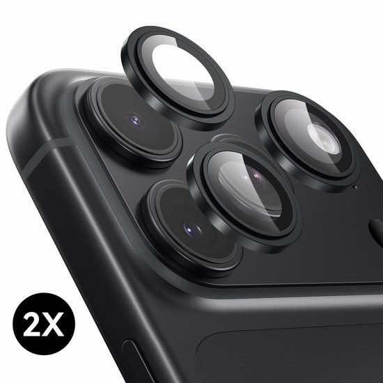 Zwarte camera lens protectors, 2 stuks, voor iPhone 18 Pro/Pro Max. Eén protector ligt bovenop de camera-unit.