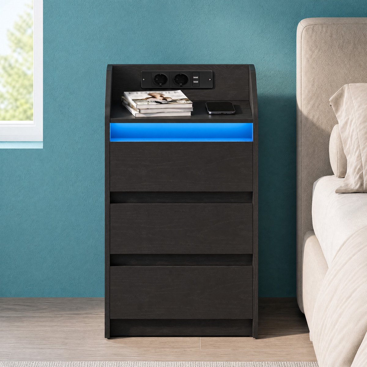 HILINSIE Nachtkastje met 3 laden, bijzettafel met oplaadstation en LED, 2 AC-stopcontacten en 2 USB-poorten voor slaapkamer, woonkamer, Zwart