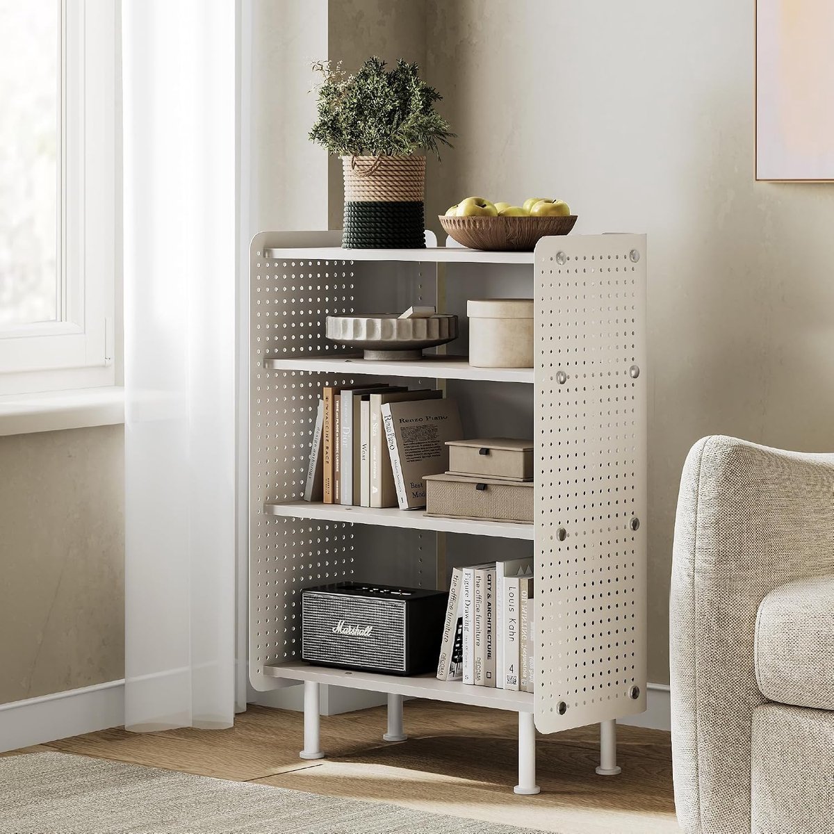 Boekenplank 4 niveaus kleine boekenkast met pegboard, open displayplank met verstelbare planken, opbergrek organizer staande plank voor woonkamer, slaapkamer, kantoor, Wit