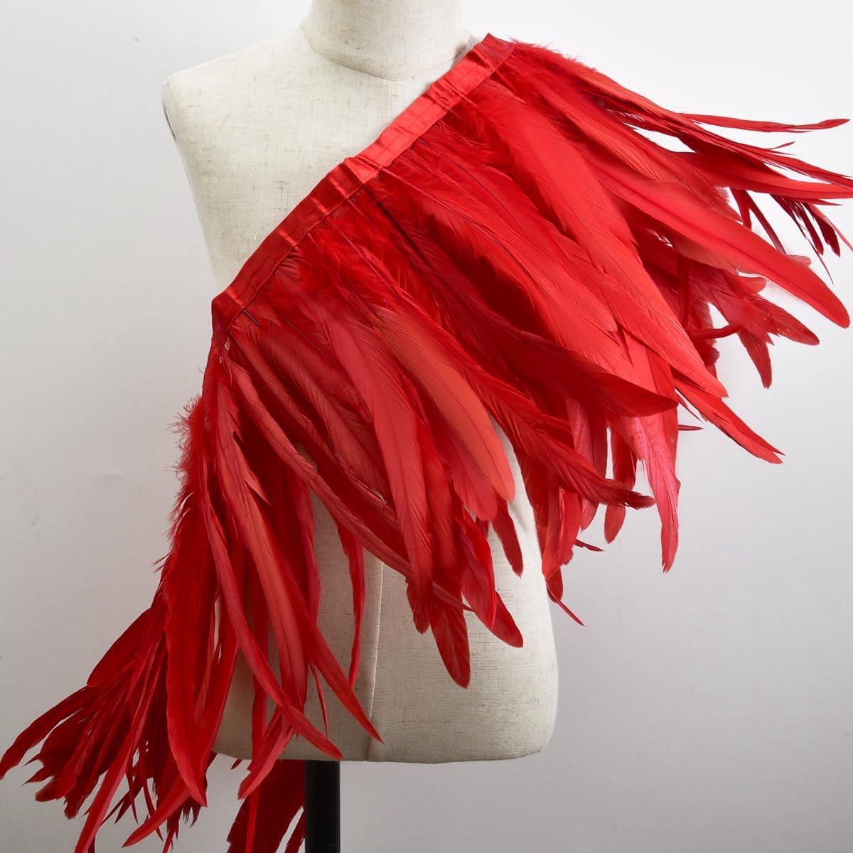 Franje met Satinlint, 2 Meter Lang en 28-33cm Breed, Natuurlijke Veren voor Naaien, Kostuums, Carnaval, Halloween, Bruiloft en DIY Handwerk (Rood)