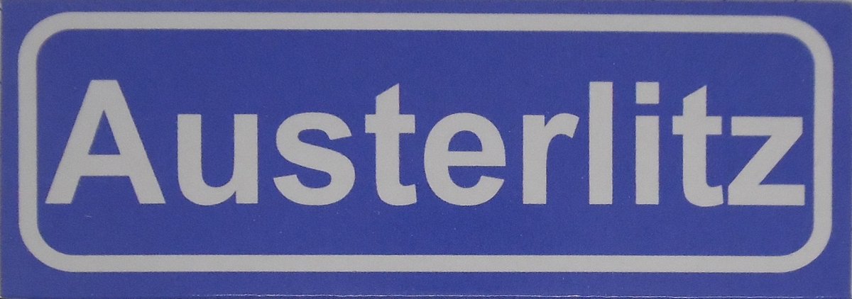 Souv© - koelkast magneet - plaatsnaam bord - kombord - souvenir - koelkastmagneetje - relatiegeschenk Austerlitz