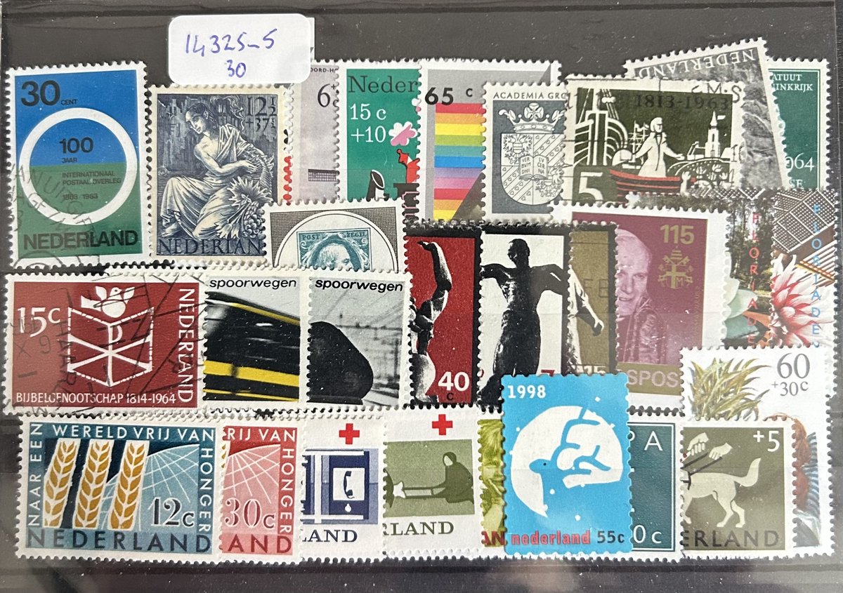 Luxe postzegel pakket (A6 formaat) - collectie van 30 verschillende postzegels van Nederland - kan als ansichtkaart in een A5 envelop. Authentiek cadeau - cadeau - geschenk