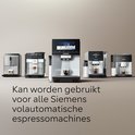 Opstelling van Siemens volautomatische espressomachines, elk met een espresso.