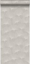 Origin Wallcoverings behangpapier ginkgo bladeren glanzend warm grijs - 347749 - 0,53 x 10,05 m