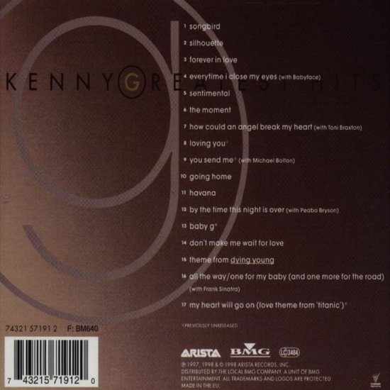 Achterkant van de 'Greatest Hits' CD van Kenny G. Tracklist met titels en artiesten. Bedrijfslogo's.