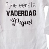Shirtje baby tekst opdruk bedrukt eerste cadeau | fijne eerste vaderdag papa | Lange | wit met zwart | maat 74