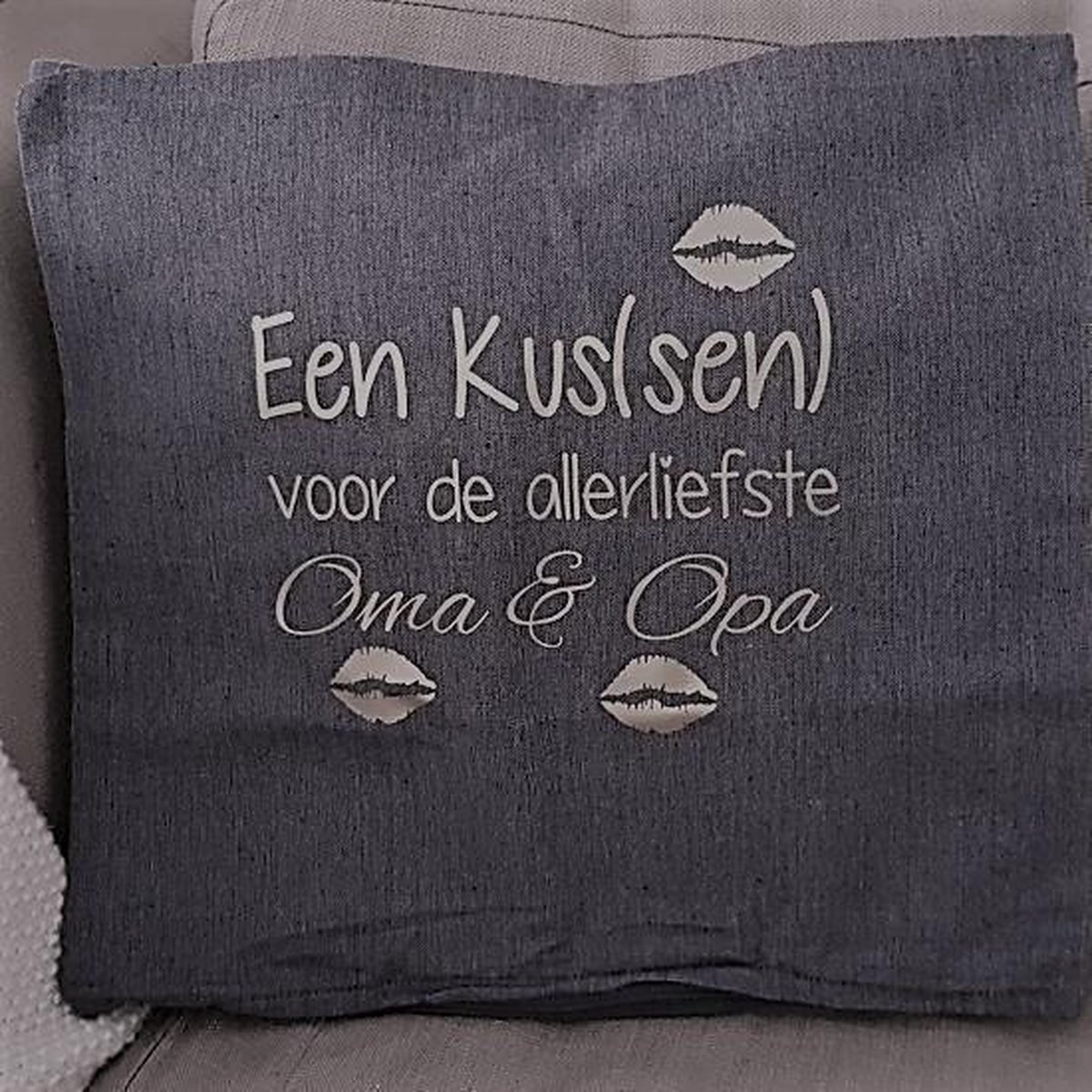 Kussenhoes met tekst cadeau | een kussen voor de allerliefste opa en oma | grijs opdruk wit | 50x50cm | moederdag vaderdag verjaardag vrouw man feestdagen sinterklaas kerstmis hoera jullie worden grootouders zwangerschapsaankondiging