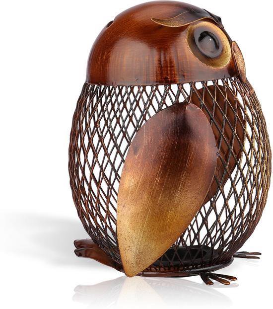 Een bruine metalen spaarpot in de vorm van een uil, van dichtbij bekeken.