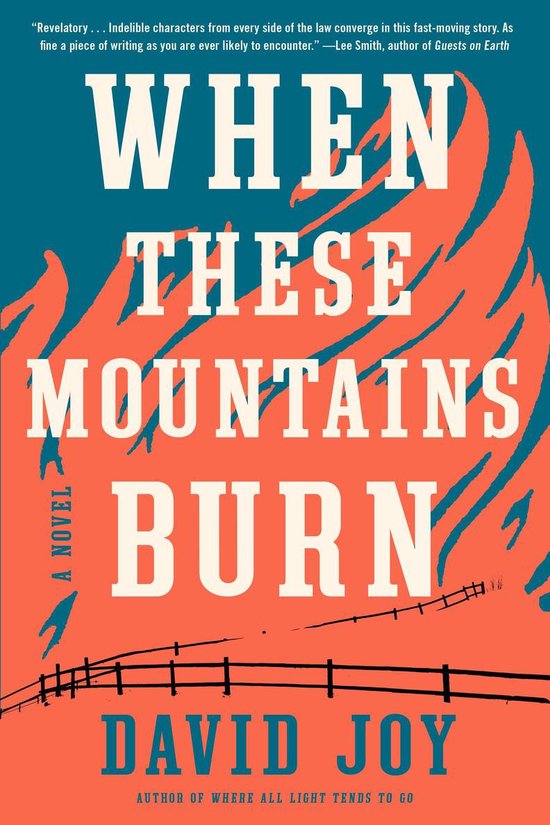 Boekcover met de titel "When These Mountains Burn" op een achtergrond van vlammen en een hek.