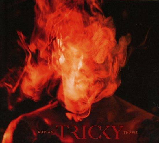 Albumhoes met een portret van een persoon, hun hoofd is omgeven door vlammende, rode rook. "ADRIAN TRICKY THAWS" staat onderaan.