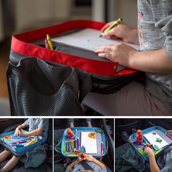 Close-up van kind dat tekent op wit papier met een groene stift op een reistafel met rode rand. Kleine afbeeldingen tonen een kind met de tafel en spullen erop.