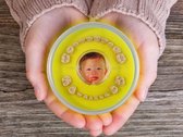 Firsty Round - Tandendoosje - geel - jongen / meisje - Inclusief Logboekje NL, Hoera-Sticker en Verzending