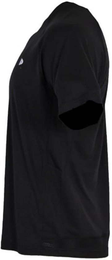 Zijaanzicht van een zwart herensportshirt met korte mouwen en rond hals.
