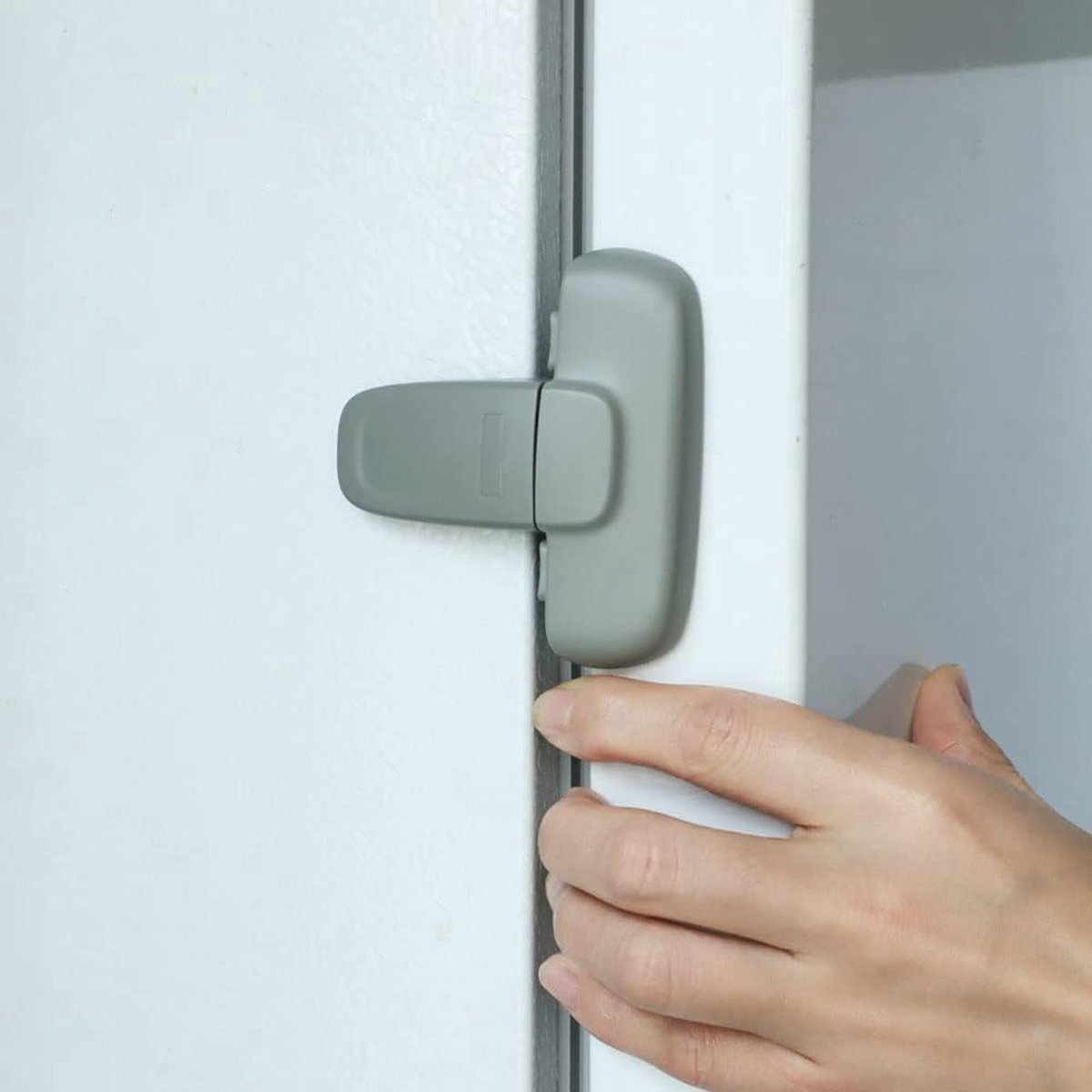 2 Stuks -Home Koelkast Koelkast Vriezer Deurslot Grendel Peuter Kinderen Kind Kast Sloten Baby Veiligheid Kinderslot Eenvoudig te installeren en te gebruiken 3M Lijm Geen Gereedschap Nodig of Boren-Grijs – foto 3