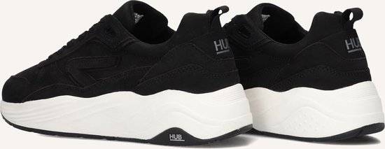 Zwarte HUB sneakers met witte golvende zolen en HUB logo op de achterkant.