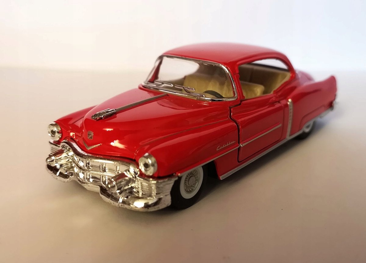 Kinsmart 1:43 Cadillac Series 62 Cup 1953 Modlato Rood