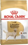 Royal Canin Labrador Retriever zak hondenvoer met afbeelding van een Labrador en een brokje.