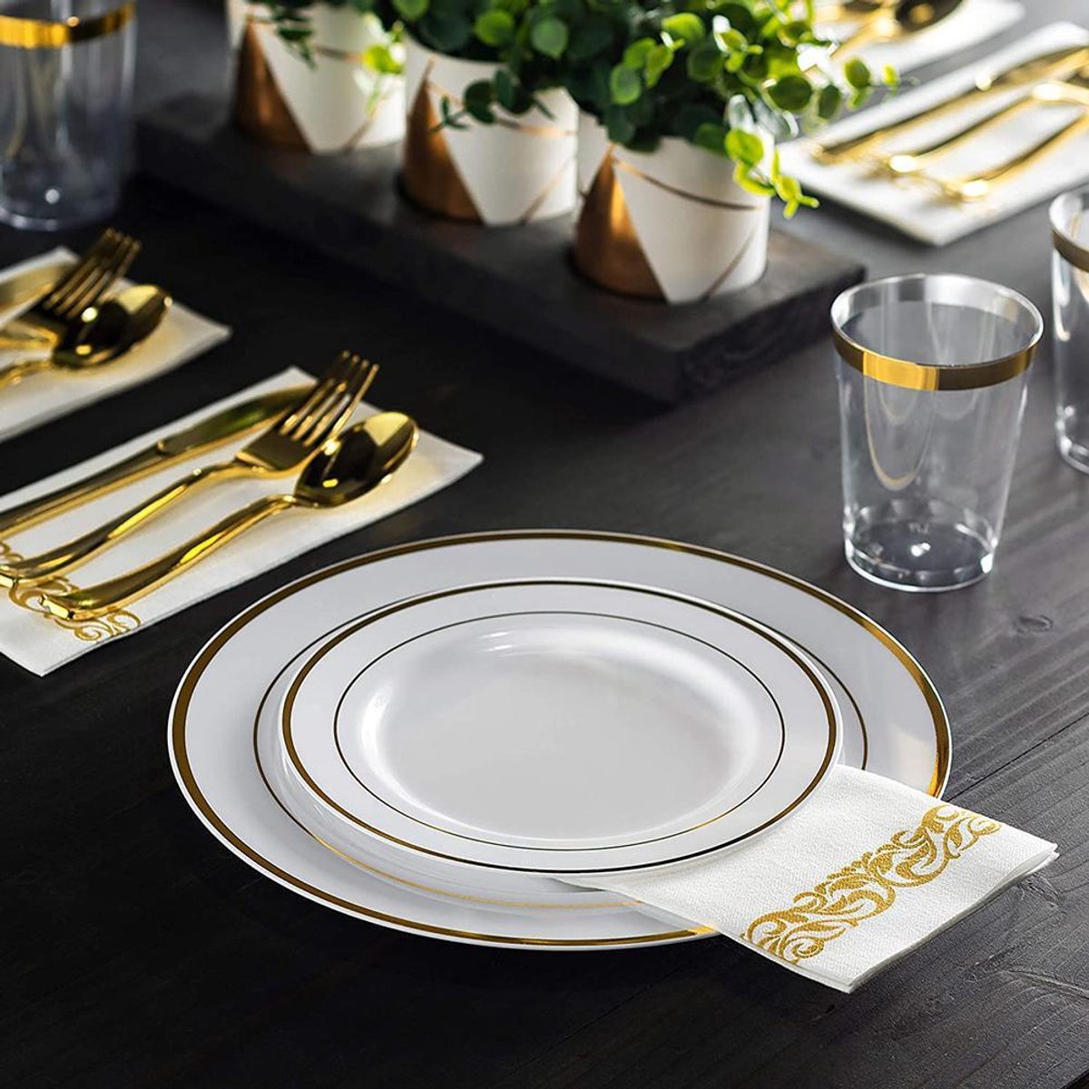 MUKLEI 80-Pack 7.5 Inch Premium Multi-Purpose Plastic Dining Plates with Gold Rim, Plastic Dinner Party Plates, Plastic Dessert Party Plates for Parties, Weddings, Anniversaries, Caterings and Picnics