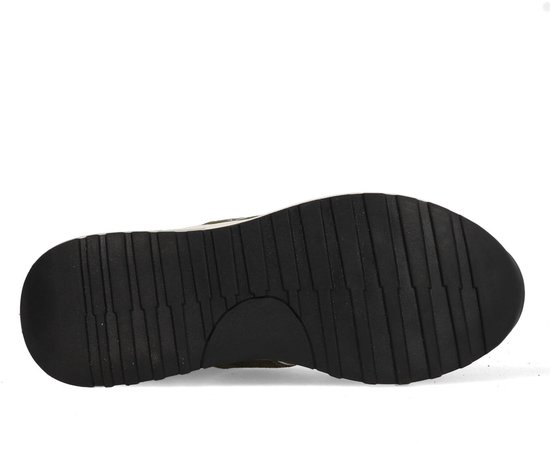 Onderkant van een groene PME Legend sneaker met zwart profiel.