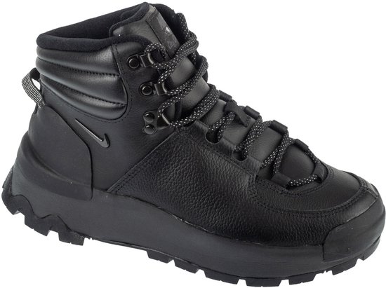 Zwarte leren Nike City Classic laars met veters en Nike logo aan de zijkant.